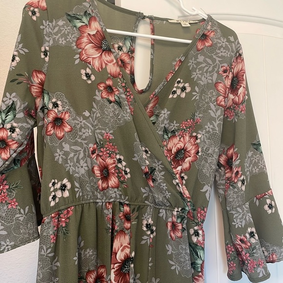 Green romper Miami dress from Francesca’s size M - Picture 1 of 4